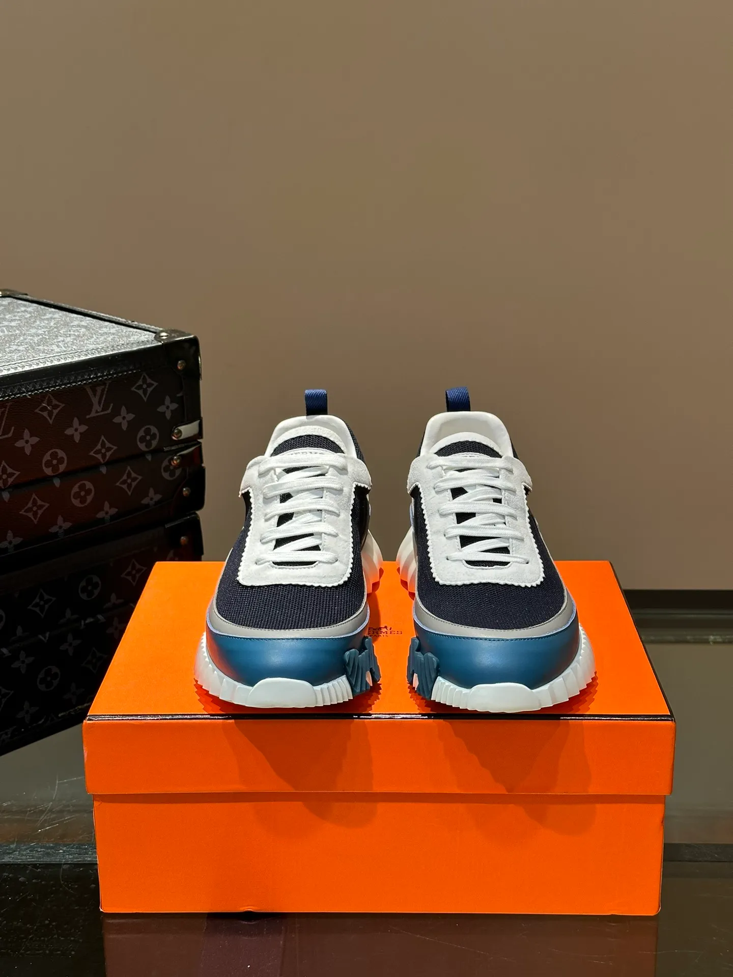 Men's shoes 💰p420 "hermes*" new men's casual sports shoes, the upper is made of cowhide leather and high-end mesh, imported materials, full of texture, the light sole is decorated with contrasting patterns, creating a versatile fashion style. Size: 38-44 (45.46 customized)